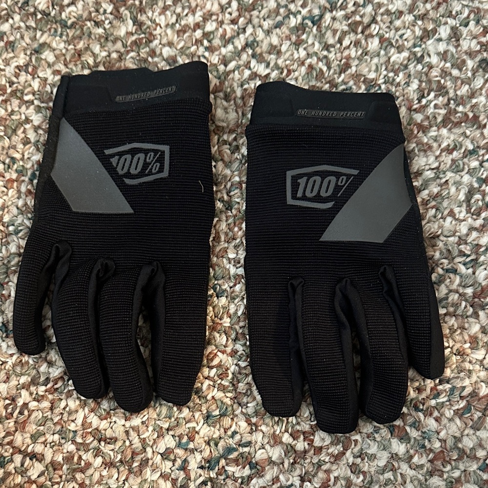 100% Black Gloves